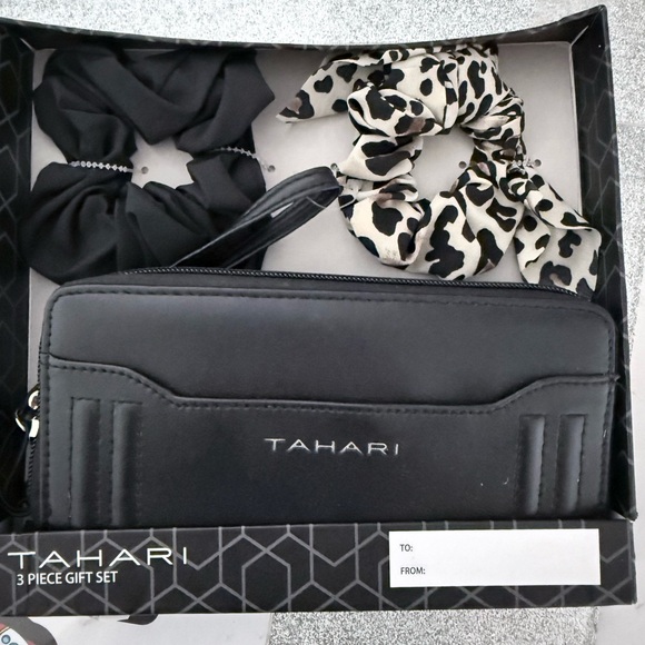 Tahari Handbags - New TAHARI wallet gift set. Black. 2 scrunchies